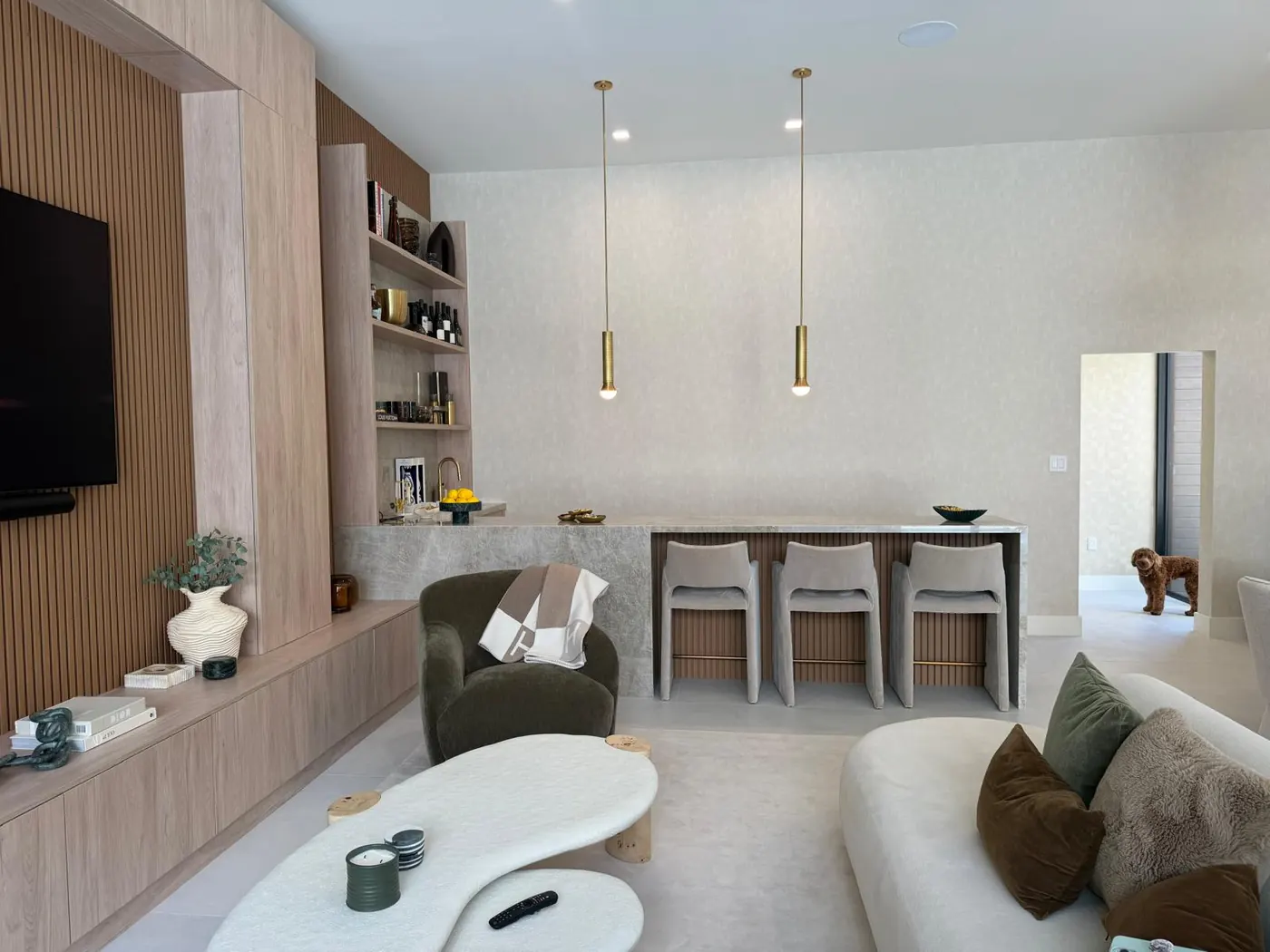 Open living & bar — One Direct Mill project in South Florida