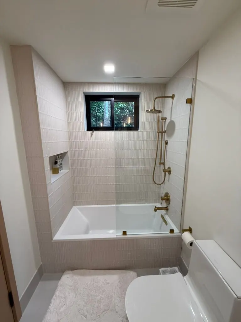 Tub-shower suite — One Direct Mill project in South Florida